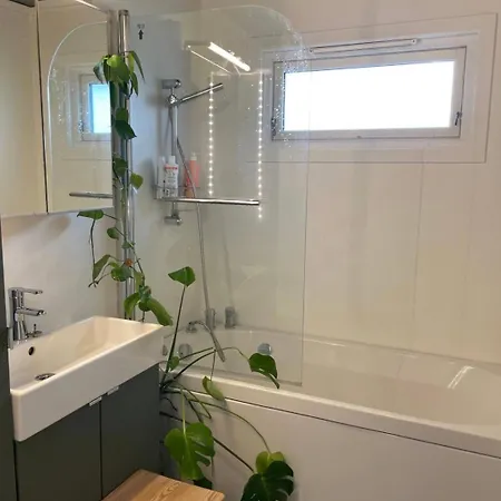 Apartament Fult Utstyrt Enebolig, Landlig, Barnevennlig Iveland
